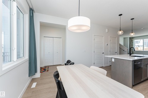Contemporary open-concept dining area with wood-finish flooring - 3367 Erlanger Bend, Edmonton, AB - Indoor