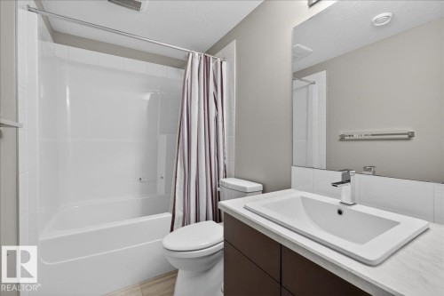 17851 8 Avenue, Edmonton, AB - Indoor Photo Showing Bathroom