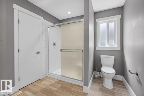 17851 8 Avenue, Edmonton, AB - Indoor Photo Showing Bathroom