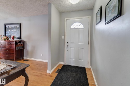 4823 10 Avenue, Edmonton, AB - Indoor Photo Showing Other Room