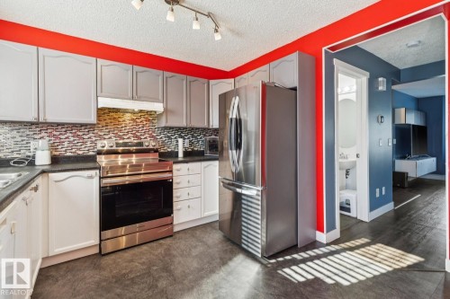 15043 132 Street, Edmonton, AB - Indoor Photo Showing Kitchen