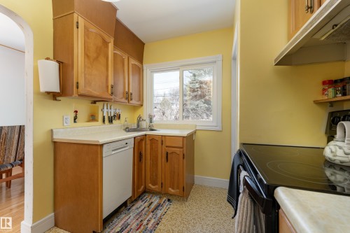 9852 86 Avenue, Edmonton, AB - Indoor
