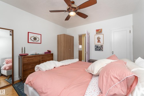 9852 86 Avenue, Edmonton, AB - Indoor Photo Showing Bedroom