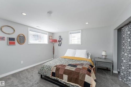 9852 86 Avenue, Edmonton, AB - Indoor Photo Showing Bedroom