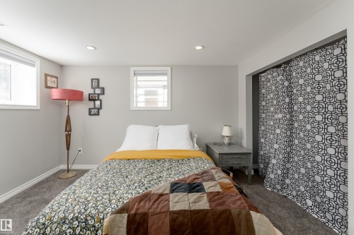 9852 86 Avenue, Edmonton, AB - Indoor Photo Showing Bedroom