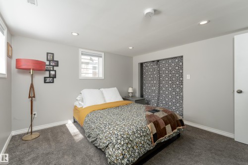 9852 86 Avenue, Edmonton, AB - Indoor Photo Showing Bedroom