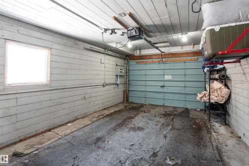 9852 86 Avenue, Edmonton, AB - Indoor Photo Showing Garage