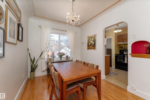 9852 86 Avenue, Edmonton, AB - Indoor Photo Showing Dining Room