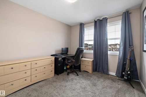 Carpeted room with neutral wall tones and two double-hung windows - 1586 Chapman Way, Edmonton, AB - Indoor Photo Showing Other Room