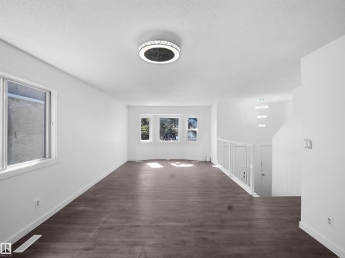 3608 33 Avenue, Edmonton, AB - Indoor Photo Showing Other Room