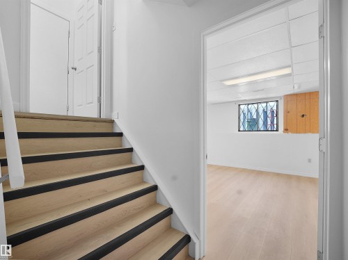 3608 33 Avenue, Edmonton, AB - Indoor Photo Showing Other Room