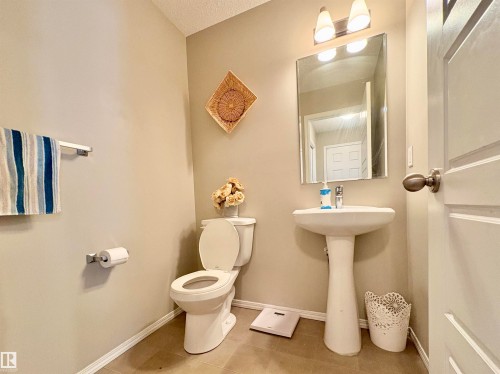 2344 71 Street Sw, Edmonton, AB - Indoor Photo Showing Bathroom
