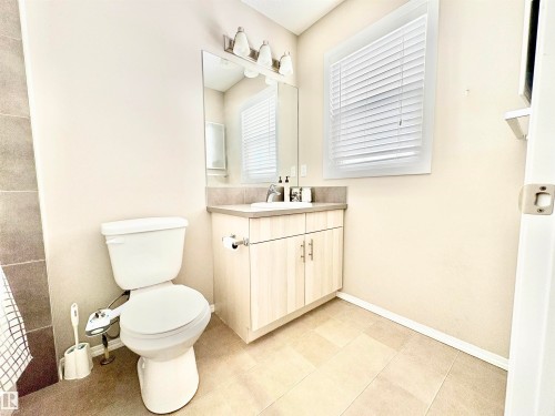 2344 71 Street Sw, Edmonton, AB - Indoor Photo Showing Bathroom