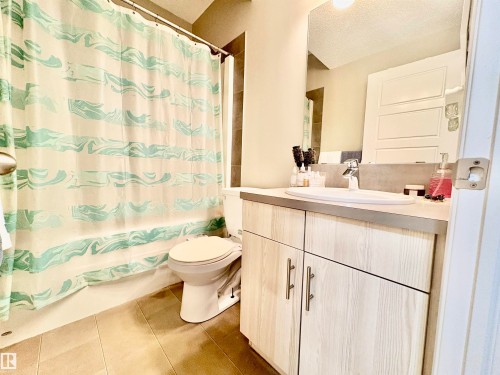 2344 71 Street Sw, Edmonton, AB - Indoor Photo Showing Bathroom