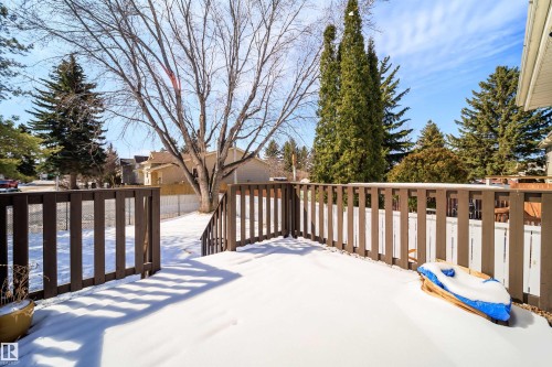 Outdoor deck with vertical slat railings and a private fence - 5303 21 Avenue, Edmonton, AB - Outdoor