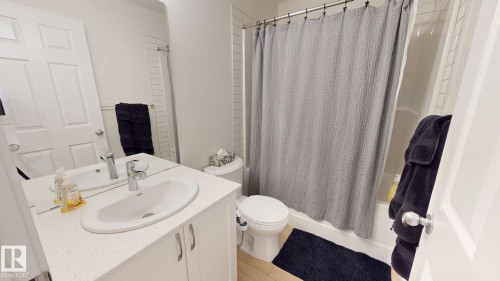 8723 183 Avenue Nw, Edmonton, AB - Indoor Photo Showing Bathroom