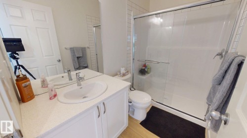 8723 183 Avenue Nw, Edmonton, AB - Indoor Photo Showing Bathroom