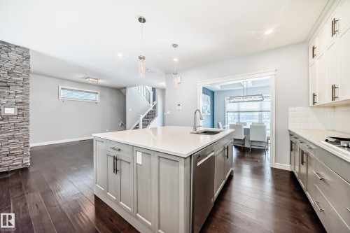 5630 Juchli Avenue, Edmonton, AB - Indoor Photo Showing Kitchen With Upgraded Kitchen