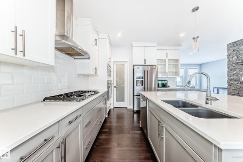 5630 Juchli Avenue, Edmonton, AB - Indoor Photo Showing Kitchen With Double Sink With Upgraded Kitchen