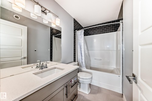 5630 Juchli Avenue, Edmonton, AB - Indoor Photo Showing Bathroom