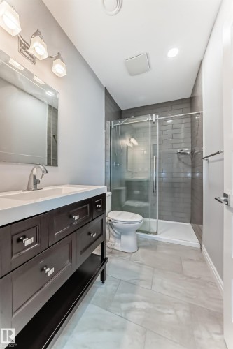 5630 Juchli Avenue, Edmonton, AB - Indoor Photo Showing Bathroom