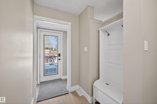 Entryway featuring wood-finish flooring and light neutral wall paint - 11 Greenfield Estates, St. Albert, AB - Indoor Photo Showing Other Room