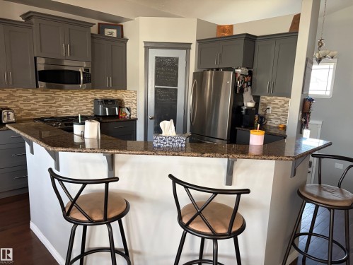 135 Park Grove, Wetaskiwin, AB - Indoor Photo Showing Kitchen