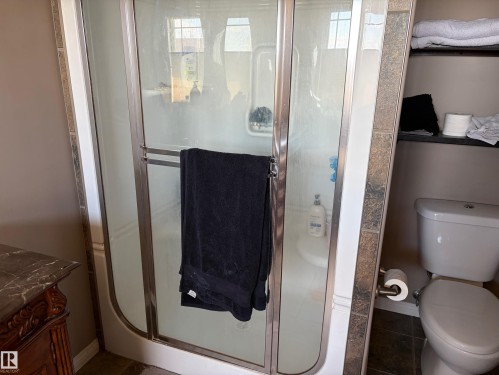 135 Park Grove, Wetaskiwin, AB - Indoor Photo Showing Bathroom