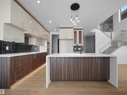 9312 183 Avenue, Edmonton, AB - Indoor Photo Showing Kitchen With Upgraded Kitchen