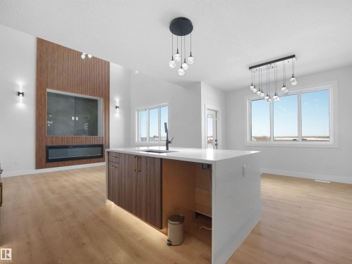 9312 183 Avenue, Edmonton, AB - Indoor Photo Showing Kitchen