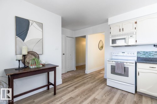 6908 19 Avenue, Edmonton, AB - Indoor Photo Showing Kitchen