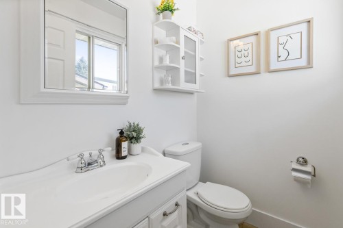 6908 19 Avenue, Edmonton, AB - Indoor Photo Showing Bathroom