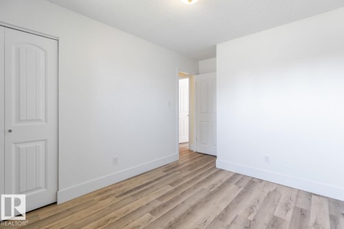 6908 19 Avenue, Edmonton, AB - Indoor Photo Showing Other Room
