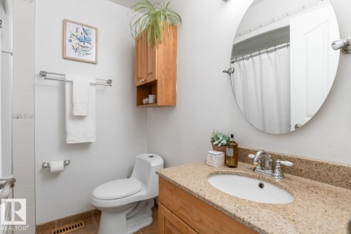 6908 19 Avenue, Edmonton, AB - Indoor Photo Showing Bathroom