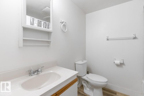 6908 19 Avenue, Edmonton, AB - Indoor Photo Showing Bathroom