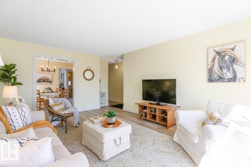 6908 19 Avenue, Edmonton, AB - Indoor Photo Showing Living Room