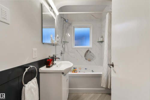 11208 66 Street, Edmonton, AB - Indoor