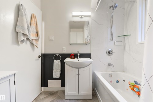 11208 66 Street, Edmonton, AB - Indoor Photo Showing Bathroom