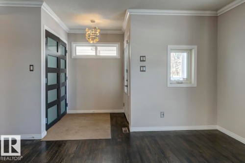 10519 87 Avenue, Edmonton, AB - Indoor Photo Showing Other Room