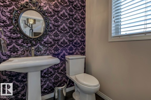 10519 87 Avenue, Edmonton, AB - Indoor Photo Showing Bathroom