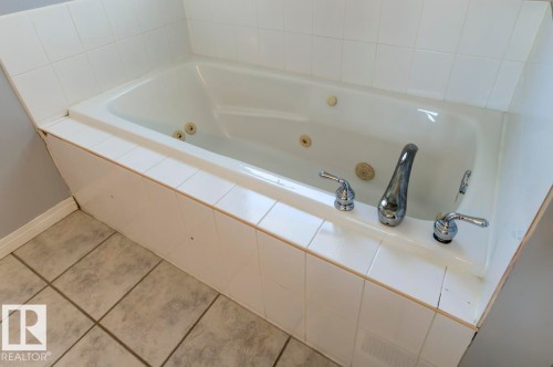 10519 87 Avenue, Edmonton, AB - Indoor Photo Showing Bathroom