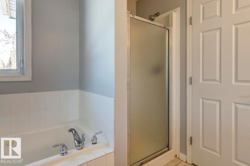 10519 87 Avenue, Edmonton, AB - Indoor Photo Showing Bathroom