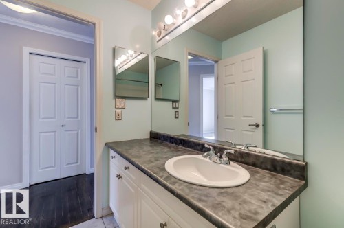 10519 87 Avenue, Edmonton, AB - Indoor Photo Showing Bathroom
