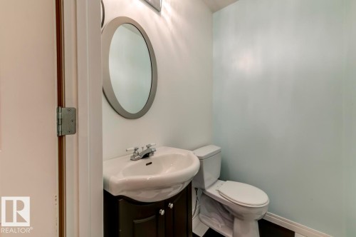 10519 87 Avenue, Edmonton, AB - Indoor Photo Showing Bathroom