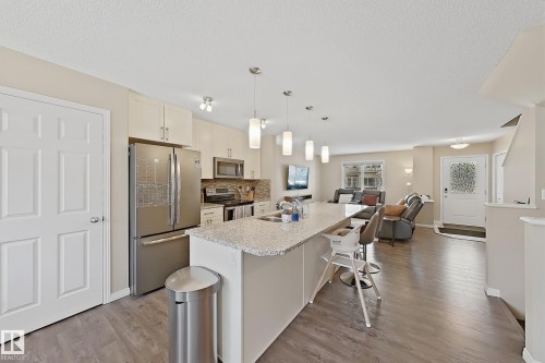 1328 Chappelle Boulevard, Edmonton, AB - Indoor Photo Showing Kitchen With Upgraded Kitchen