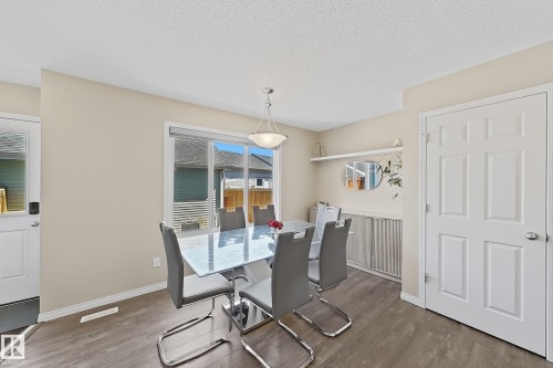 1328 Chappelle Boulevard, Edmonton, AB - Indoor Photo Showing Dining Room