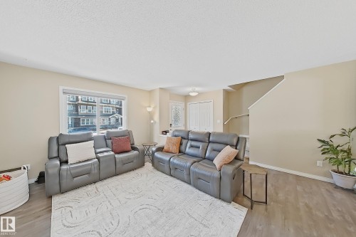 1328 Chappelle Boulevard, Edmonton, AB - Indoor Photo Showing Living Room