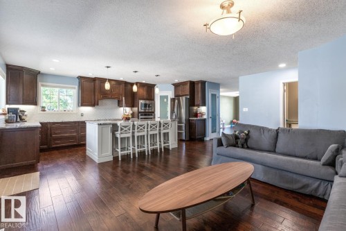 16056 84 Street Nw, Edmonton, AB - Indoor