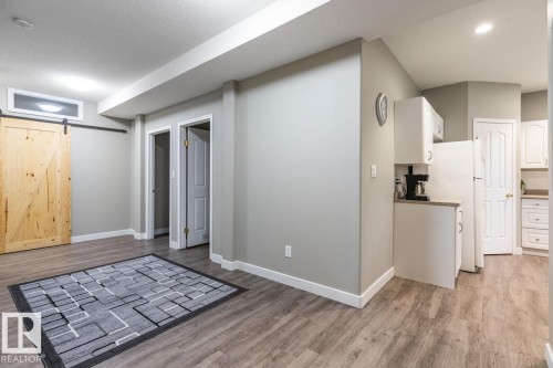 16056 84 Street Nw, Edmonton, AB - Indoor