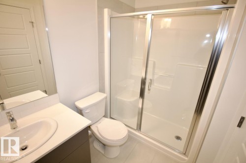 Upper 3716 42 Avenue, Beaumont, AB - Indoor Photo Showing Bathroom